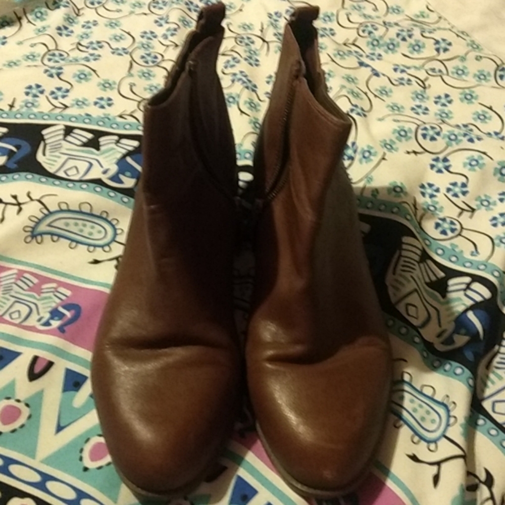 Ankle boots with sm. heel